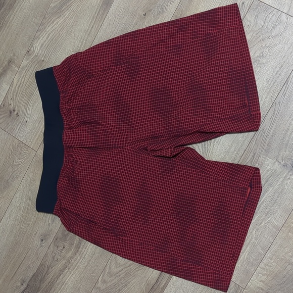 Lululemon Men's RARE Core Short Grid Red size M - Picture 1 of 10